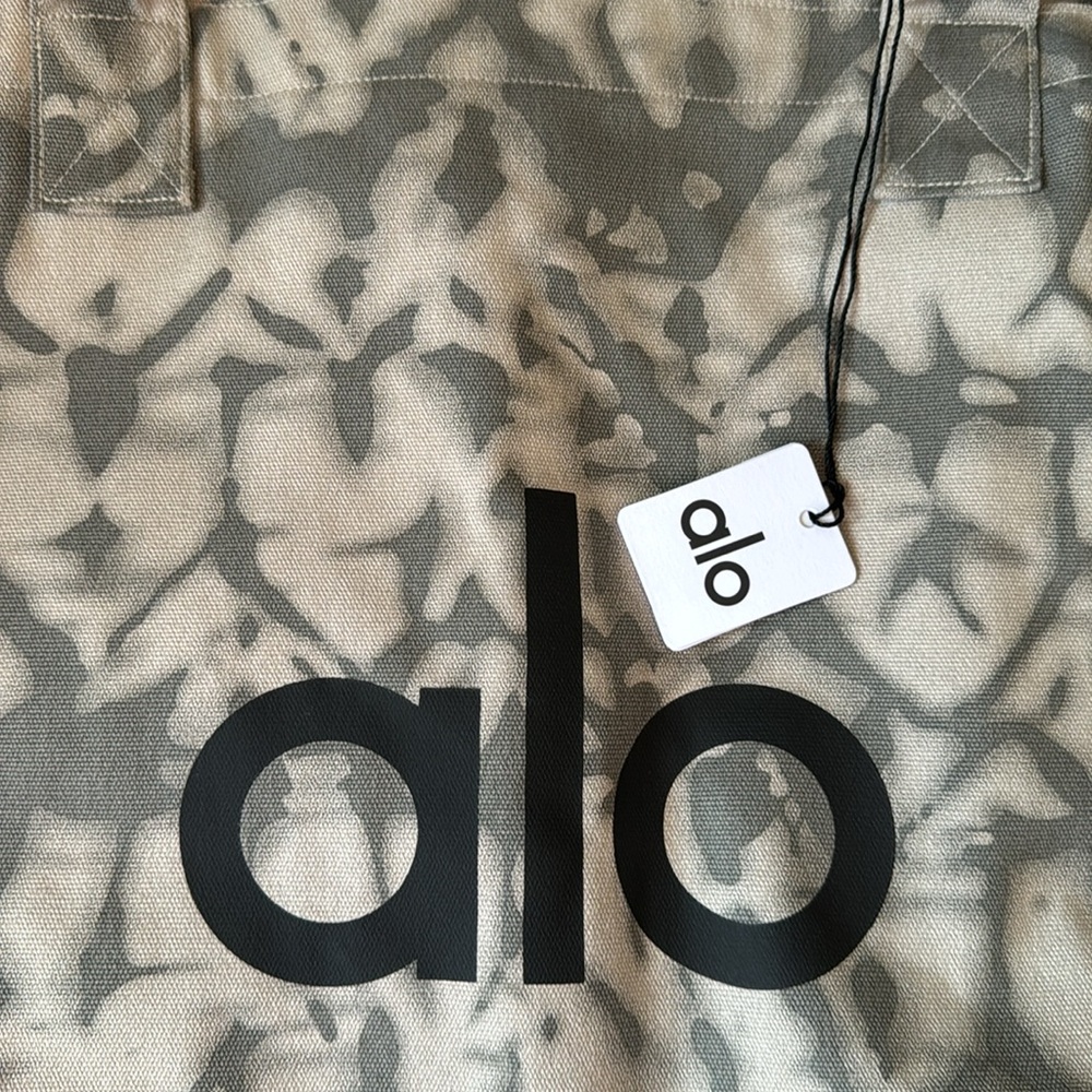 NWT ALO Yoga tote - Picture 6 of 6